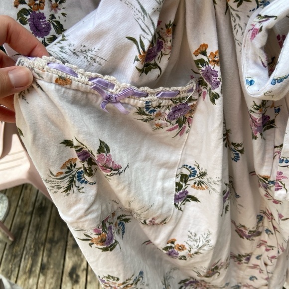 Vintage White Floral robe with tie waist - Picture 8 of 8